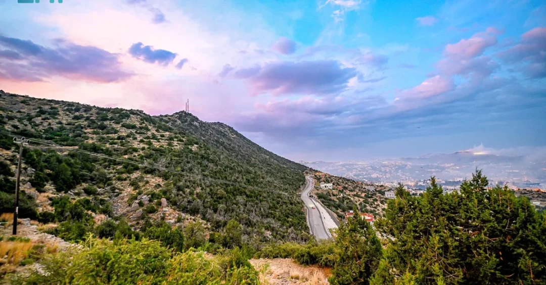 Foggy Weather Draws Visitors to Al-Baha’s Sarawat Mountains