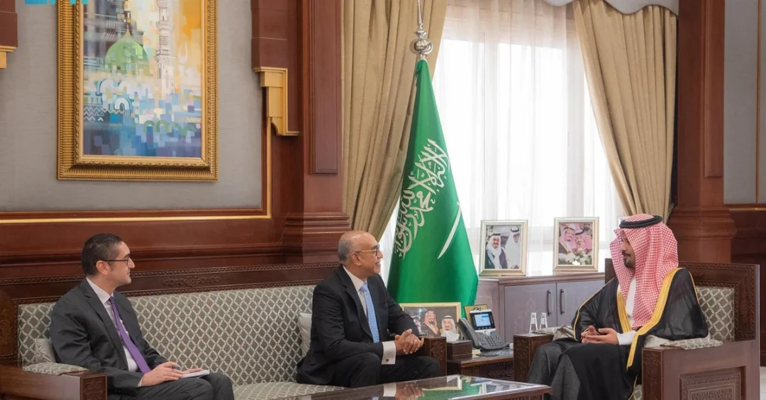 Madinah Governor Meets Egyptian Consul General to Strengthen Ties