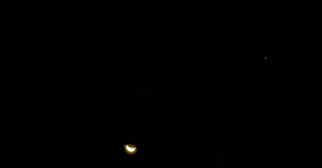 SPA Captures Celestial Triangle of Moon, Mars, Jupiter Over Rafha