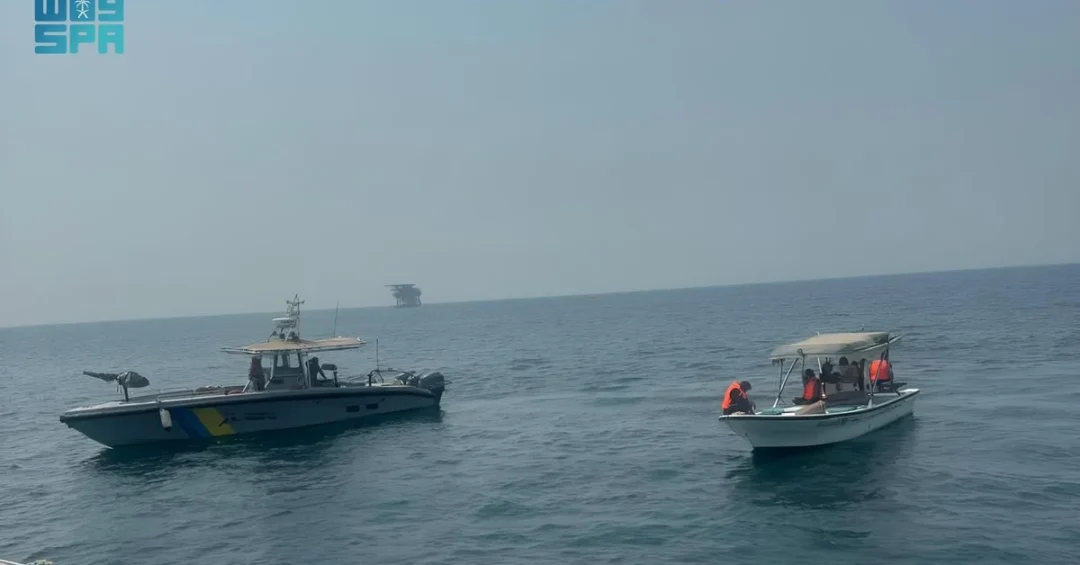 Saudi Border Guards Rescue Four Citizens After Boat Breakdown at Sea