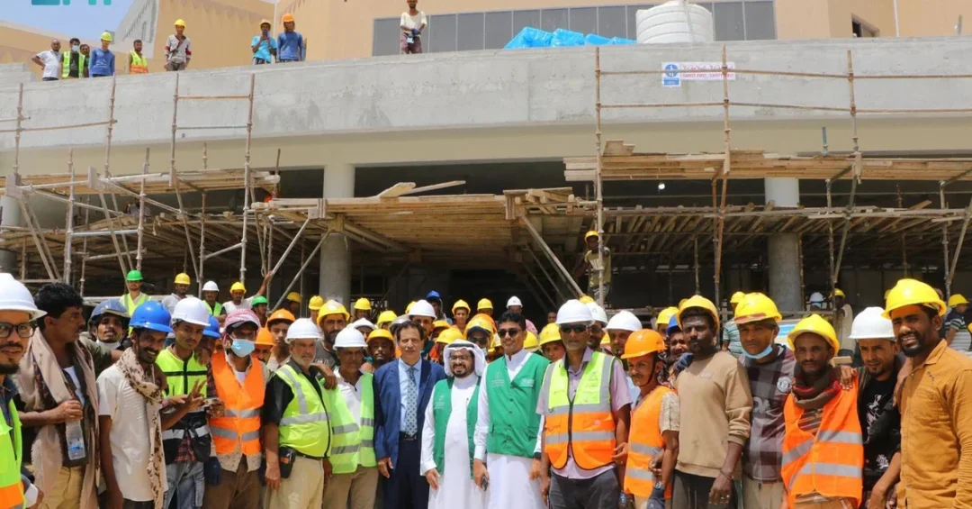 Al-Mahrah Officials Visit King Salman Medical City in Yemen