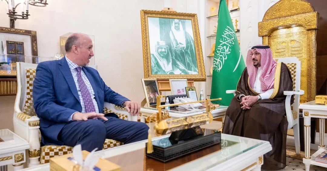 Qassim Governor Meets US Embassy Official to Strengthen Ties
