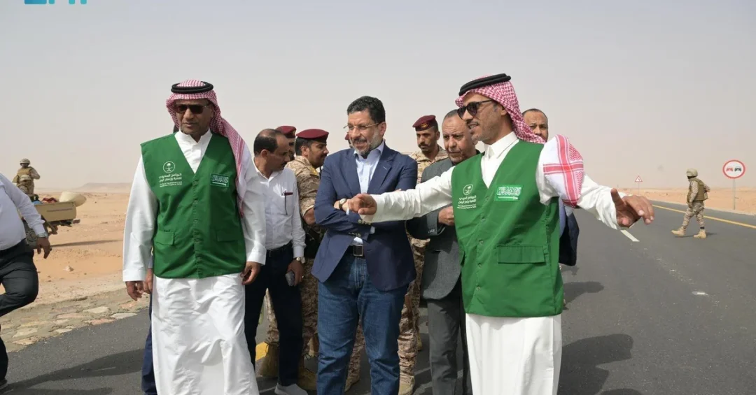 Yemeni PM Reviews Saudi-Funded Road and Border Crossing Projects