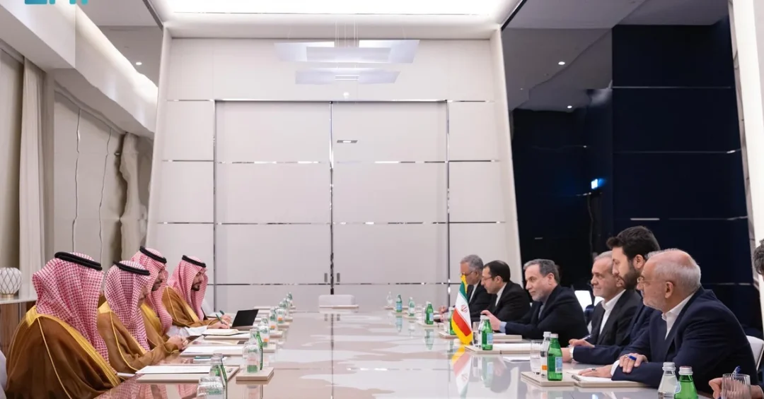 Iranian President Receives Saudi Foreign Minister in Doha for Talks