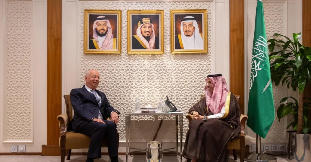 Saudi Foreign Minister Discusses Cooperation with WEF Chairman in Riyadh
