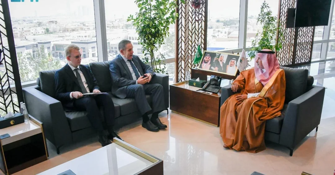 KSrelief Chief, Russian Envoy Discuss Global Humanitarian Aid Cooperation