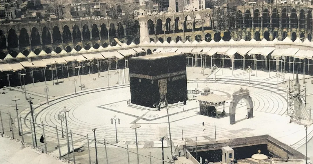 Visual Chronicles Track Grand Mosque’s Evolution Through History