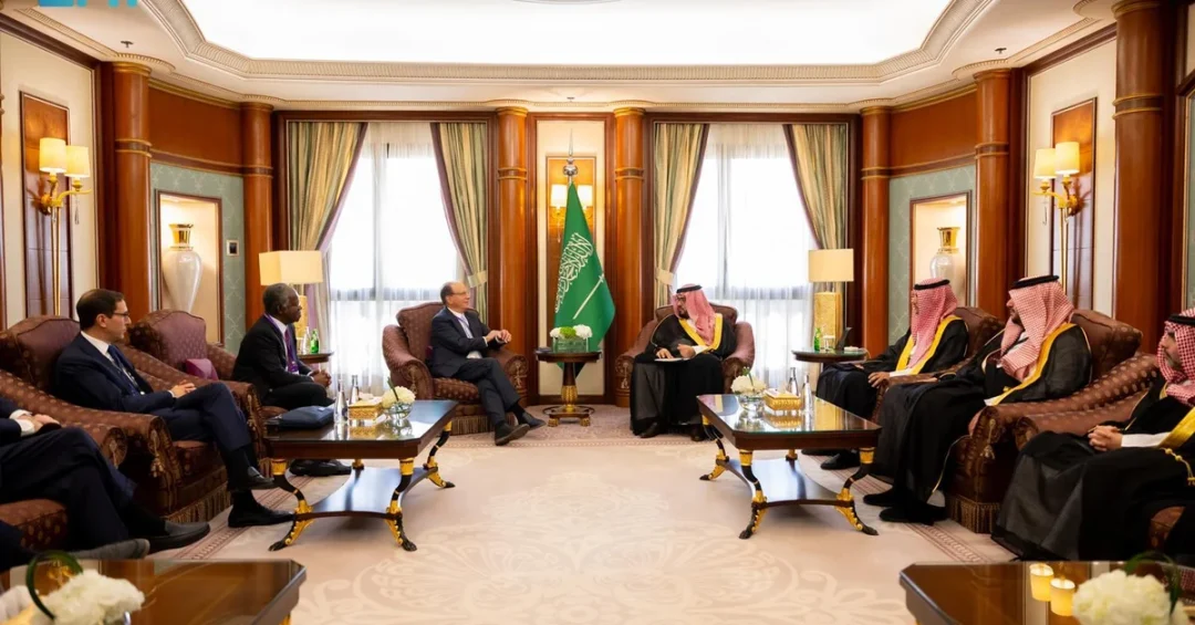 Saudi Minister Meets BlackRock CEO to Boost Investment and Vision 2030