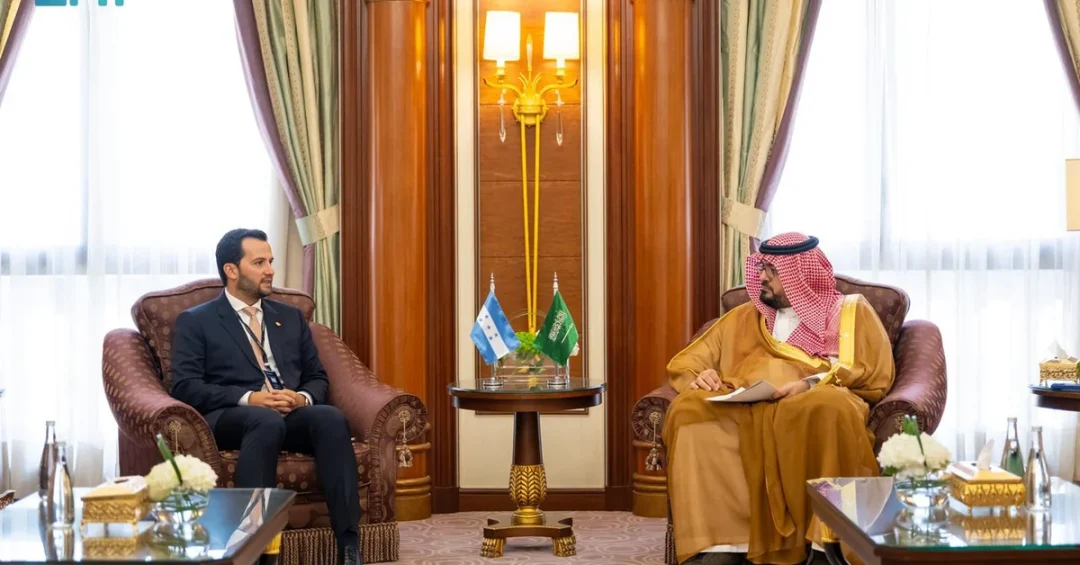 Saudi, Honduras Ministers Discuss Investment Opportunities at FII8