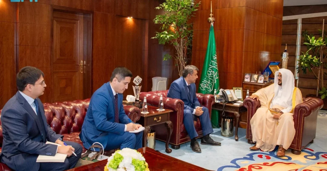Saudi Minister, Uzbek Ambassador Discuss Islamic Cooperation in Riyadh