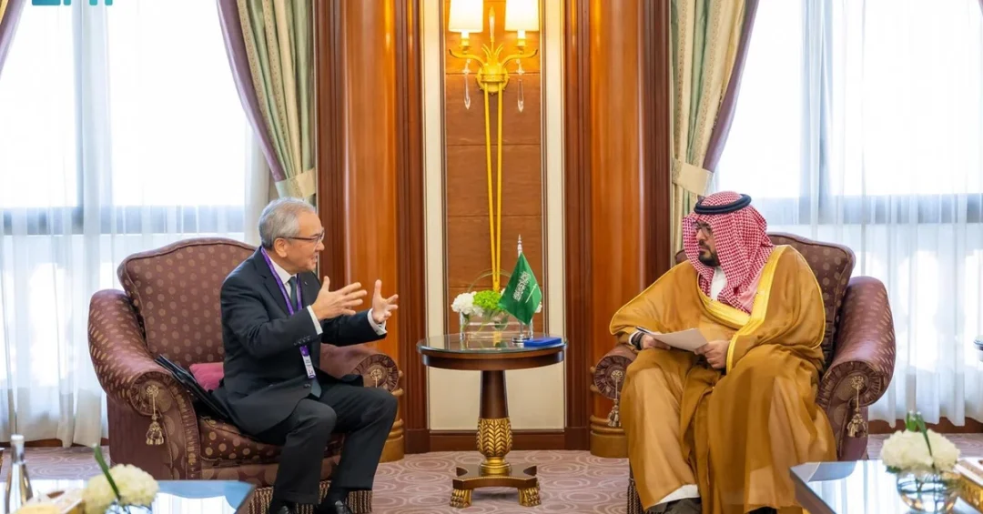Saudi Economy Minister Meets SMBC CEO at FII8 to Boost Financial Ties