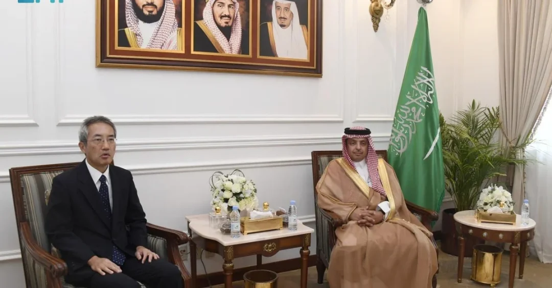 Saudi Official Meets Japanese Consul General in Makkah Region
