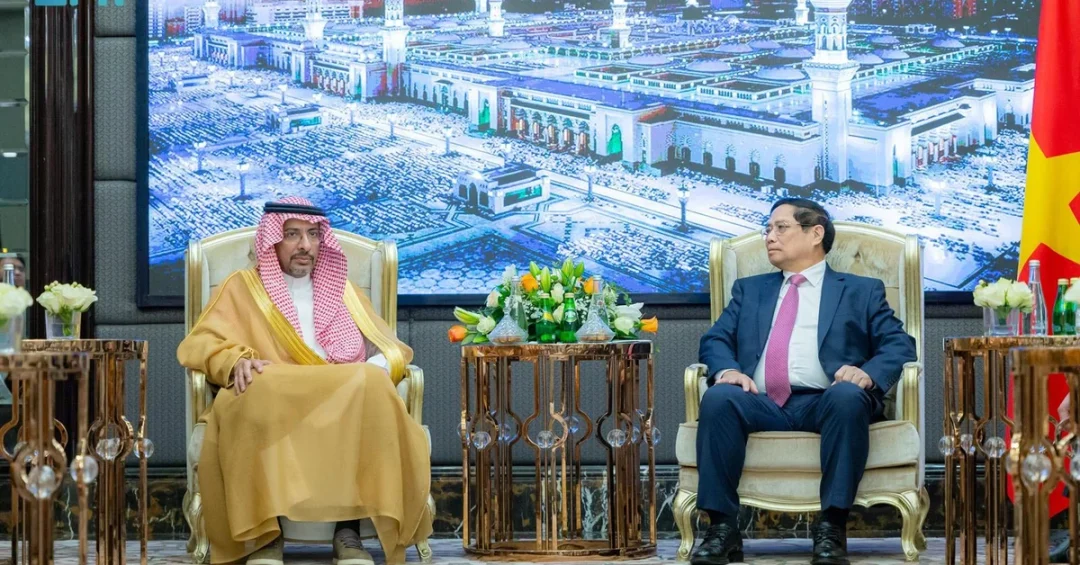Saudi Minister Discusses Industrial Ties with Vietnam at FII Conference