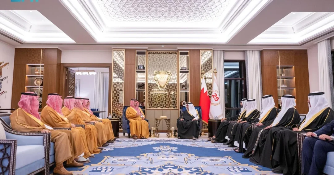 Bahrain Crown Prince Welcomes Saudi Interior Minister to Strengthen Ties