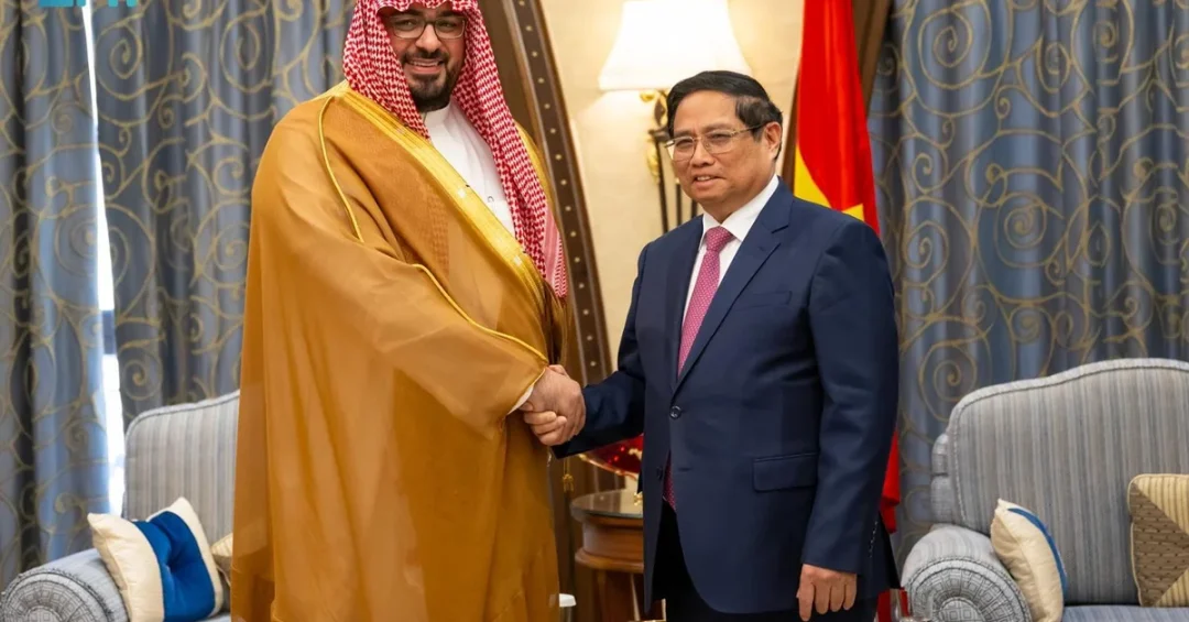 Vietnamese PM Meets Saudi Minister at FII in Riyadh