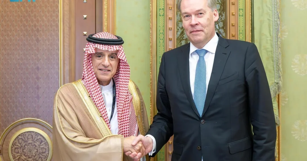Saudi Minister Adel Al-Jubeir Meets Finnish Official on FII Sidelines