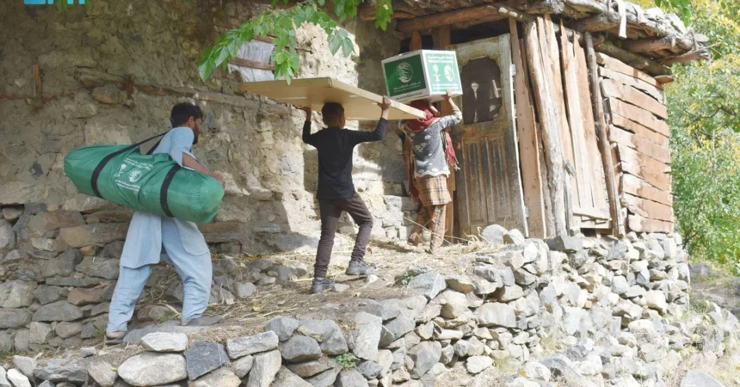 KSrelief Distributes 1,000 Shelter Bags to Flood Victims in Pakistan