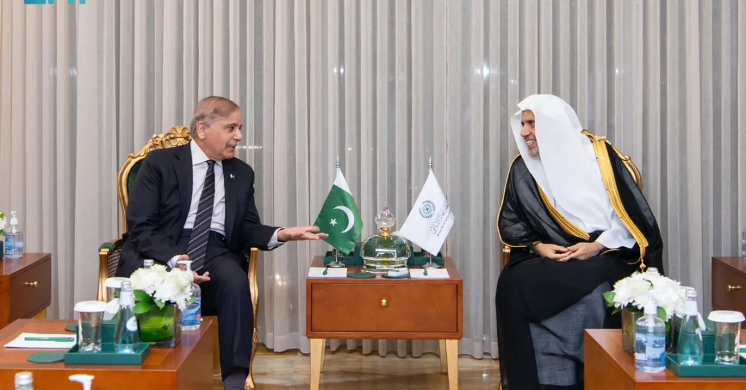 Pakistan PM Shehbaz Sharif Visits Muslim World League in Makkah