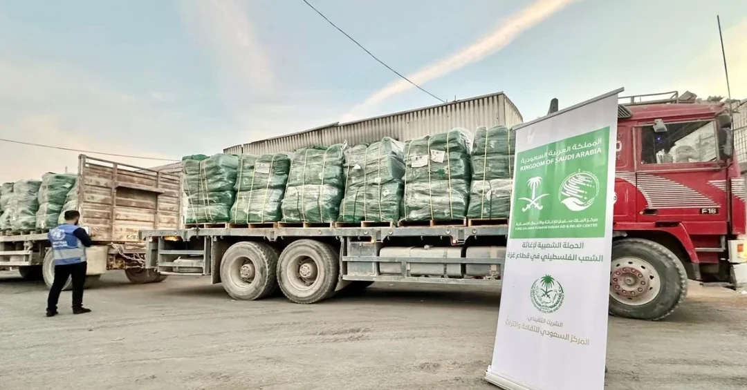 New Saudi Relief Convoys Arrive in Northern Gaza Strip with Shelter Aid