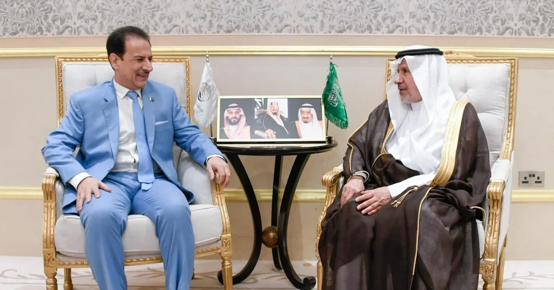 KSrelief Chief Meets Pakistani Health Minister at Riyadh Conference