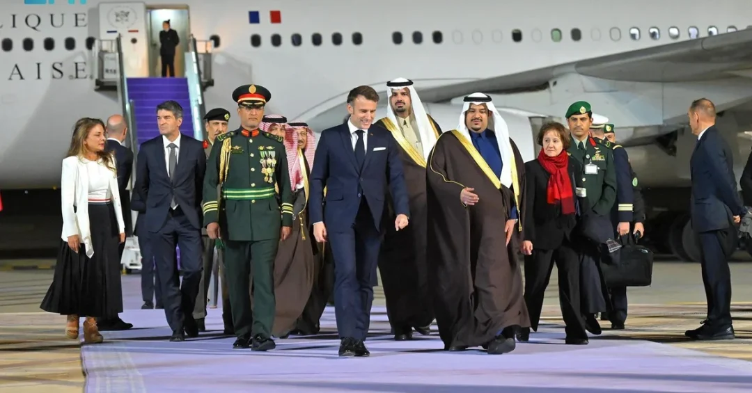 French President Macron Arrives in Riyadh for State Visit and Water Summit
