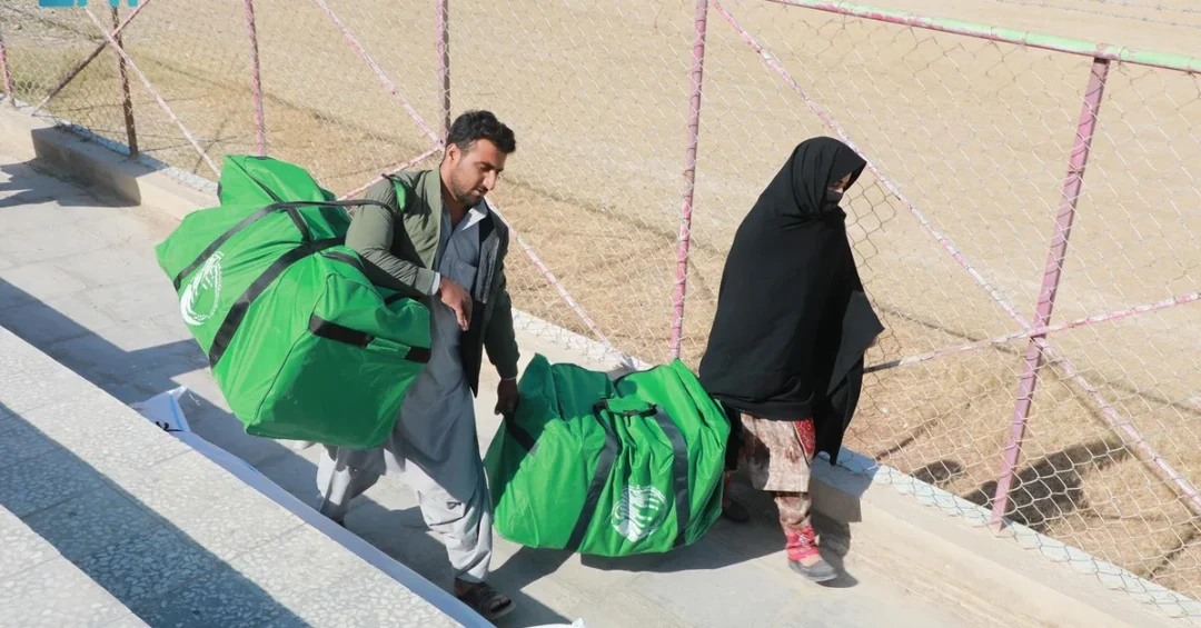 KSrelief delivers 100 shelter kits to Afghan families in Bamyan