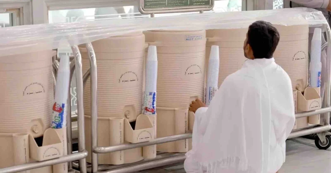 Two Holy Mosques Authority Distributes Over 16,600 Zamzam Containers on Friday