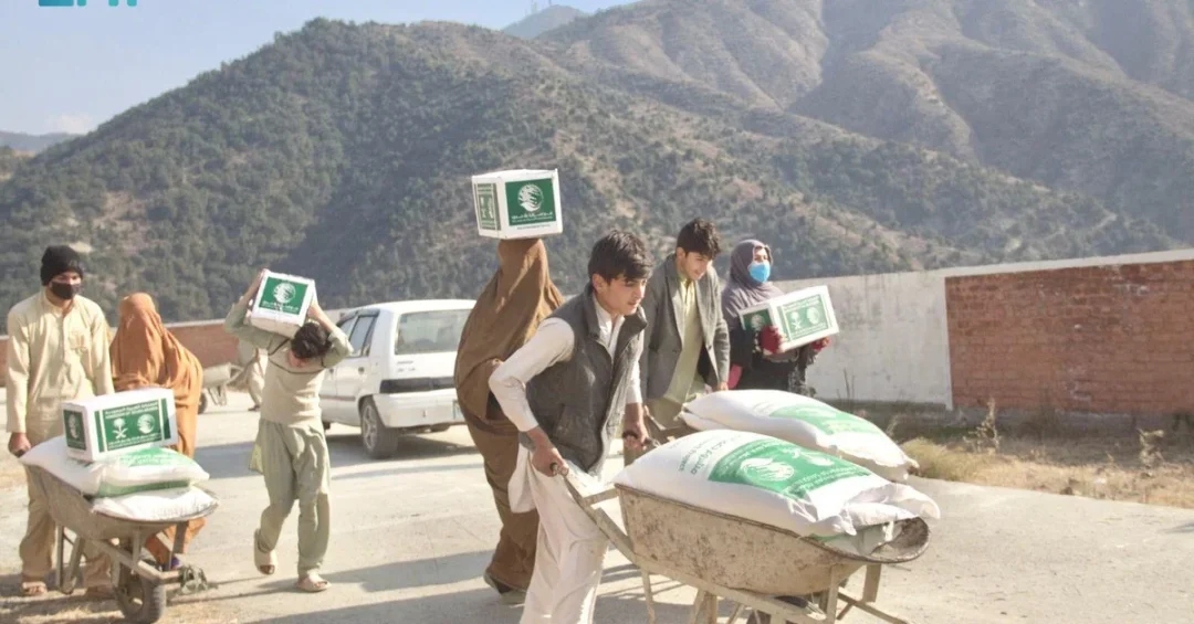 KSrelief Delivers 1,000 Food Baskets to Flood-Hit Families in Pakistan