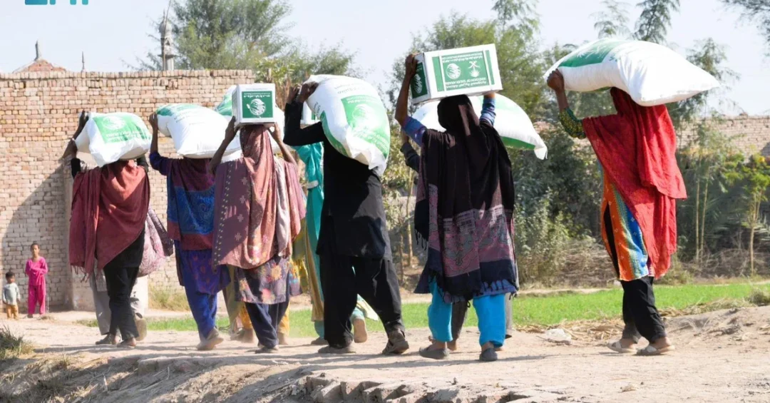KSrelief Distributes 2,821 Food Baskets in Flood-Hit Pakistan Regions