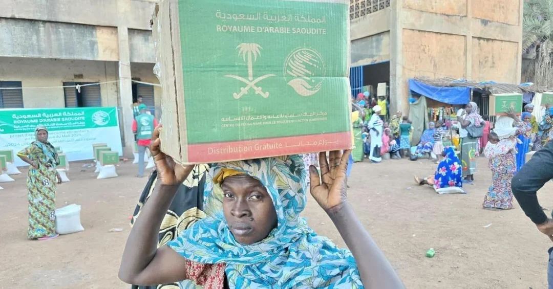 KSrelief Distributes 280 Food Baskets to Displaced Families in Mali