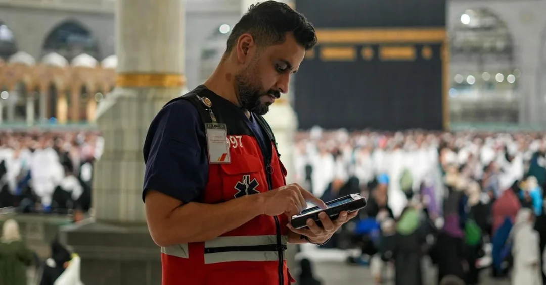 Saudi Red Crescent Rescues Umrah Performer After Cardiac Arrest at Grand Mosque