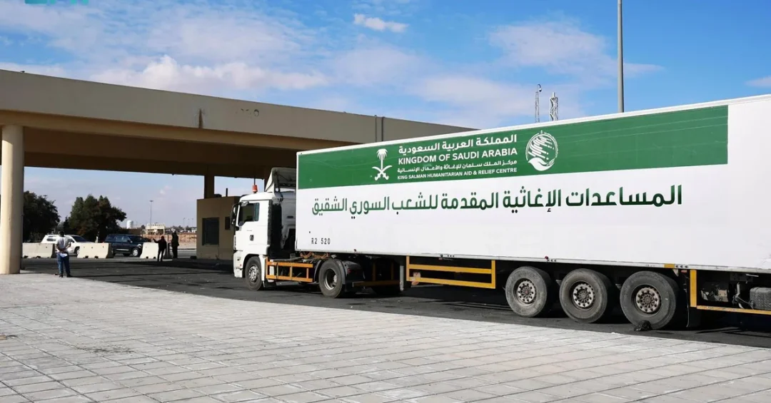 Saudi Arabia Delivers 54 Aid Trucks to Syria via KSrelief Land Bridge