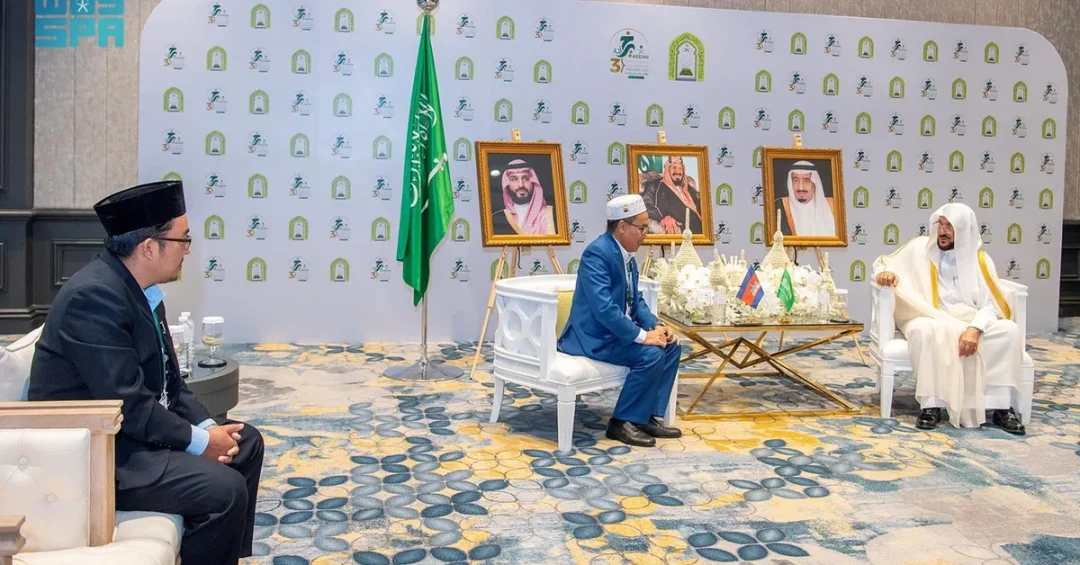 Saudi Minister Meets Cambodian Delegation at ASEAN Conference