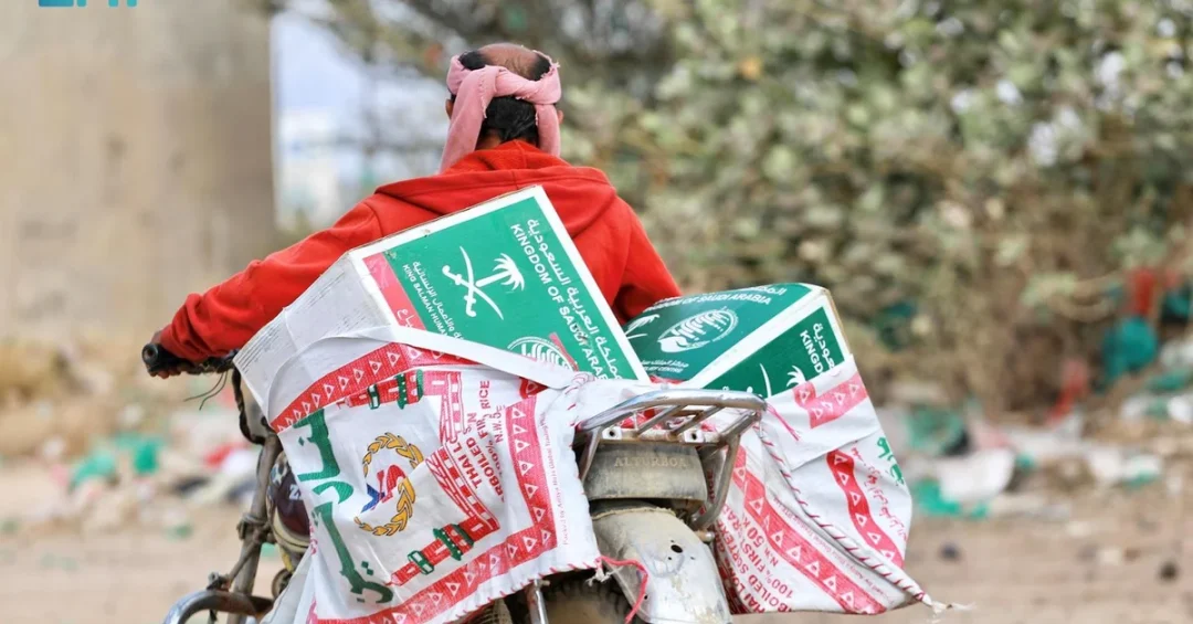 KSrelief Distributes 289 Food Baskets to Needy Families in Yemen’s Lahij