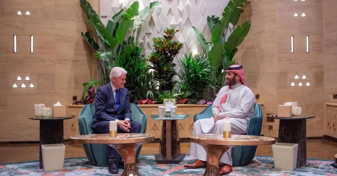 Saudi Crown Prince Receives Former US President Bill Clinton in Riyadh