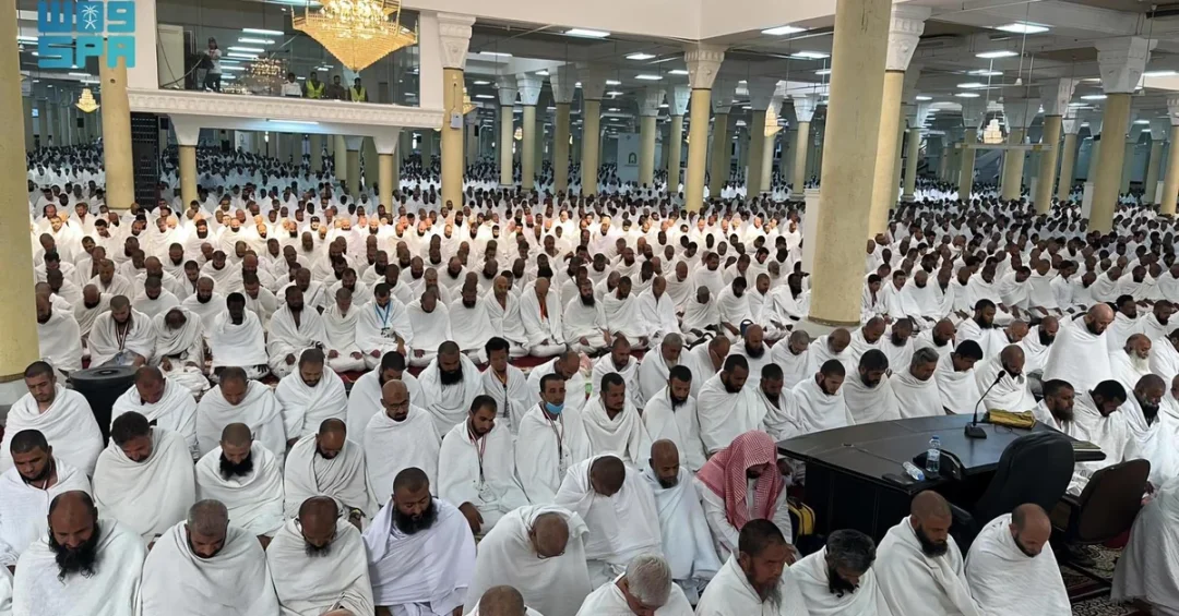 Thousands of Pilgrims Pray at Al-Khayf Mosque in Mina During Hajj
