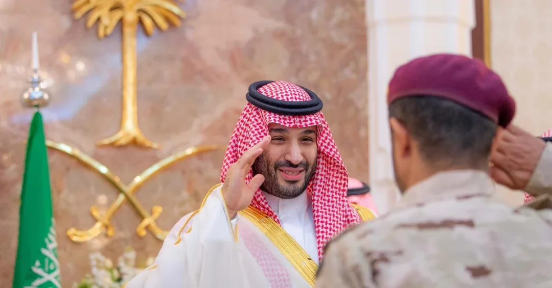Saudi Crown Prince Hails Hajj Success with Senior Officials and Scholars