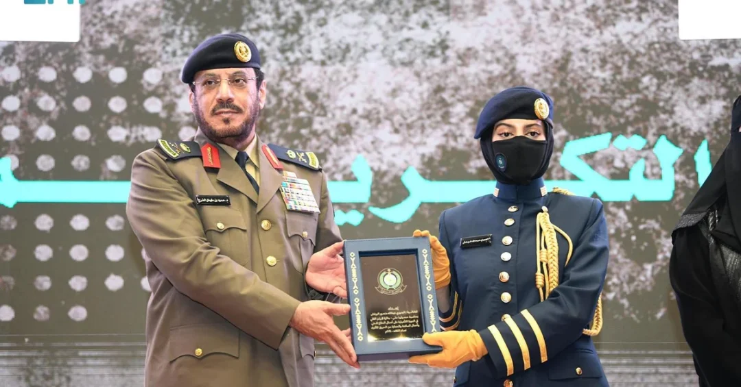 Saudi Civil Defense Graduates 152 Female Recruits in Safety Course