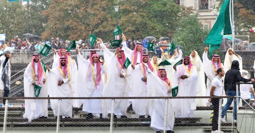 Saudi Athletes Proudly Raise Kingdom’s Flag at Paris 2024 Olympics