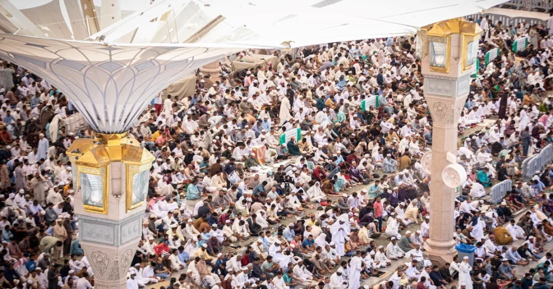 Over 5.4 Million Muslims Pray at Prophet’s Mosque in One Week