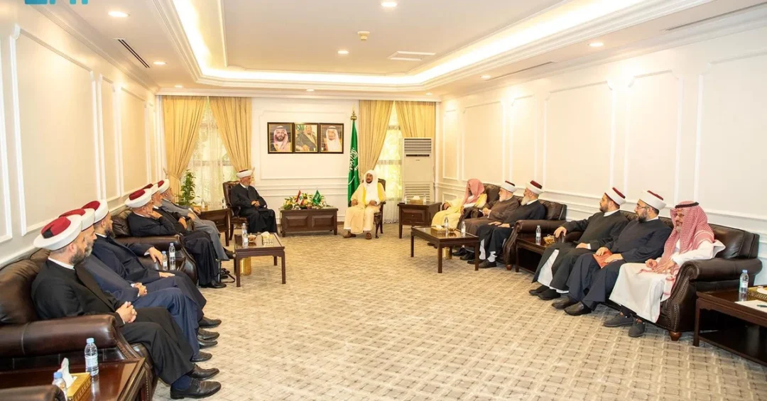 Saudi Minister Meets Grand Mufti of Lebanon to Strengthen Islamic Cooperation
