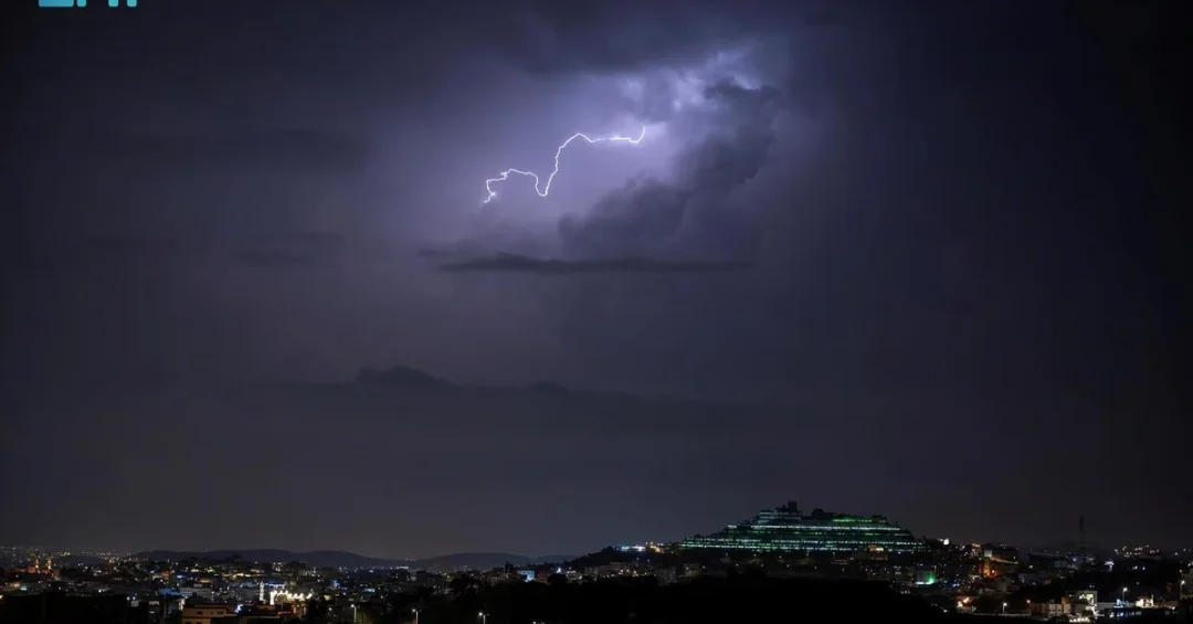 Abha’s Night Sky Transformed by Lightning and Fog in Spectacular Display