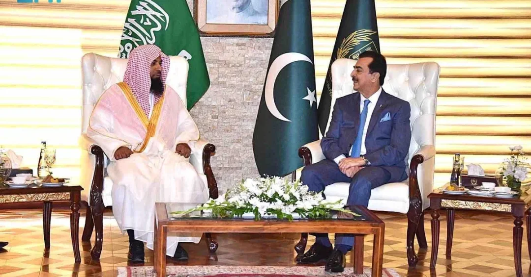 Pakistan Senate Chairman Meets Imam of Prophet’s Mosque in Madinah