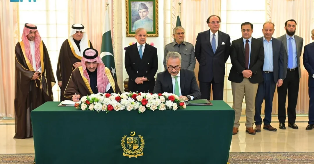 Saudi Arabia, Pakistan Ink $1.24 Billion Deals for Oil, Water