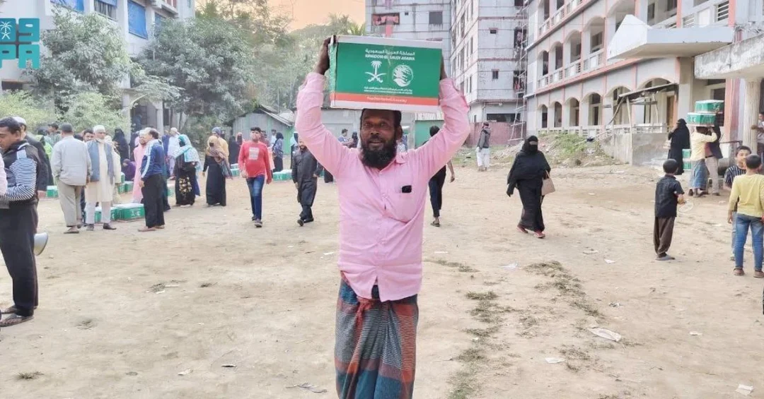 KSrelief Distributes 500 Food Baskets to Flood-Affected Families in Bangladesh