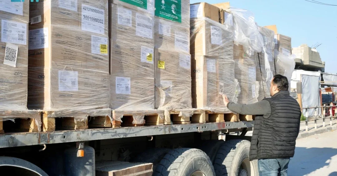 Saudi Aid Convoy of 25 Trucks Arrives to Support Hospitals in Gaza