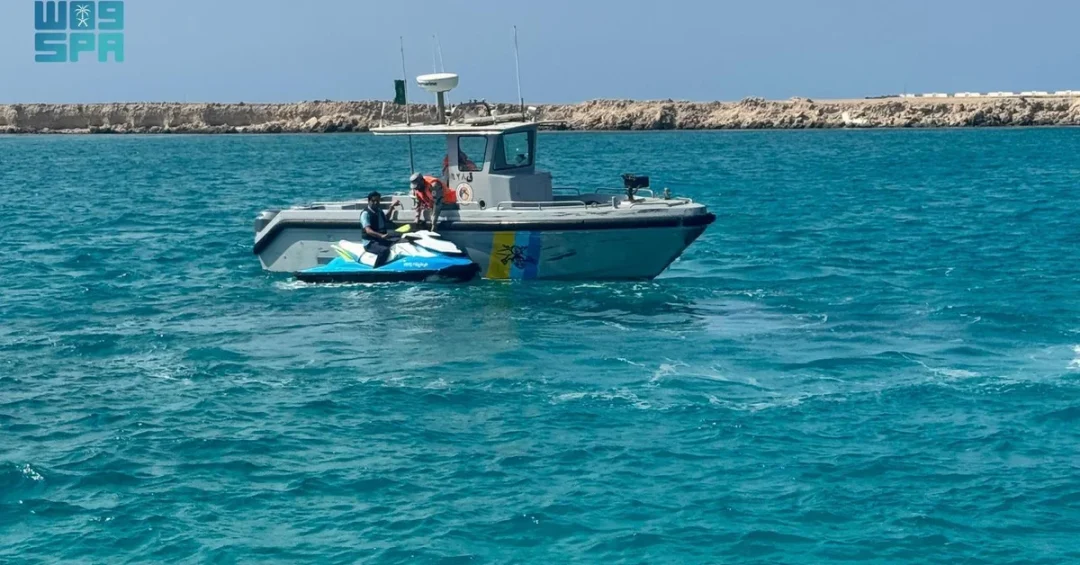 Jeddah Border Guards Rescue Stranded Citizen at Sea