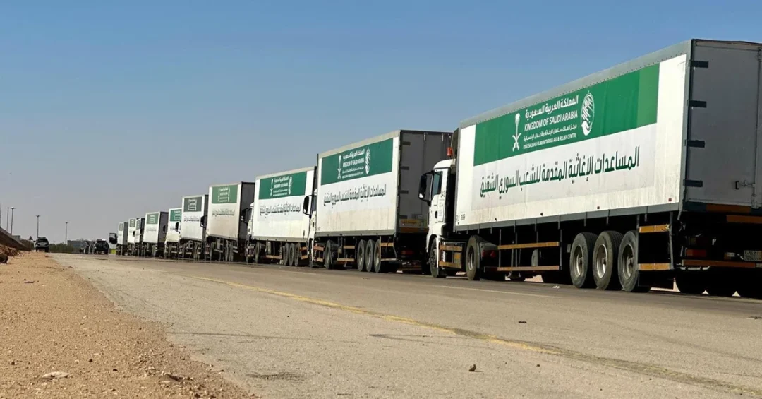 60 Saudi Relief Trucks Cross Al-Jouf Region En Route to Syria