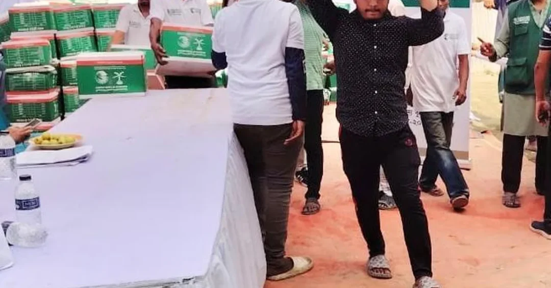 KSrelief Distributes 500 Food Baskets Across Bangladesh