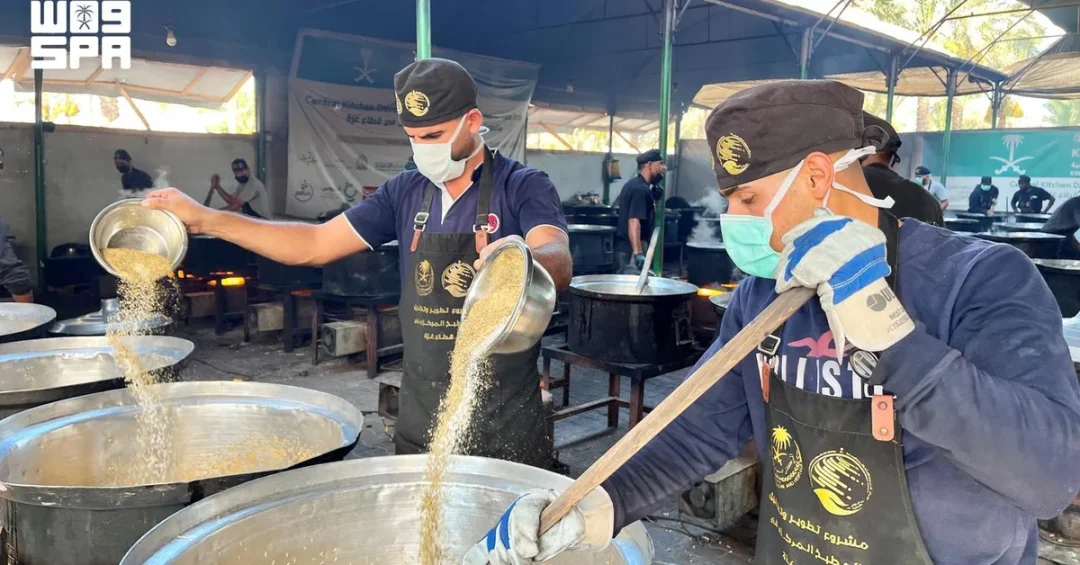 KSrelief Distributes 25,000 Hot Meals in Gaza Strip